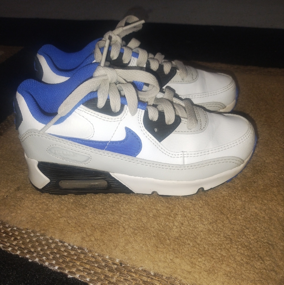 Boys Nike air shoes size 13C
